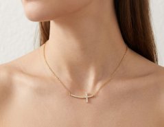 Zlatý náhrdelník s křížem a bílými zirkony 279079